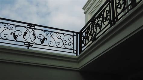 Pagar Balkon Klasik Untuk Rumah Klasik Modern - Pagar Besi Tempa Klasik